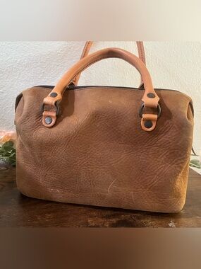 Love 41 - medium leather duffel (tobacco)